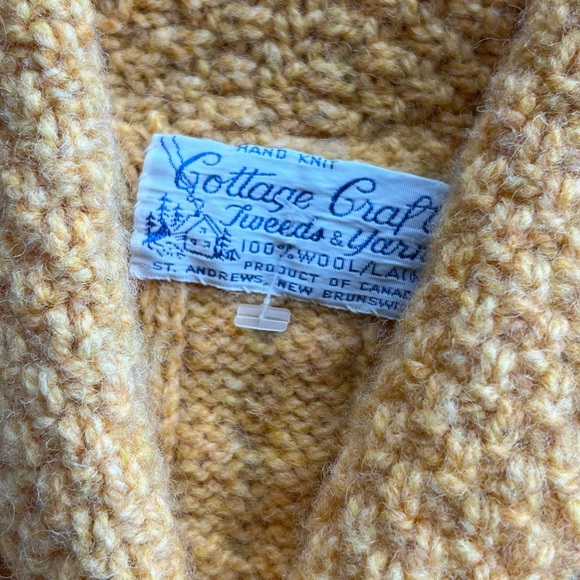 100% Wool Hand Knit Sweater - Picture 4 of 4